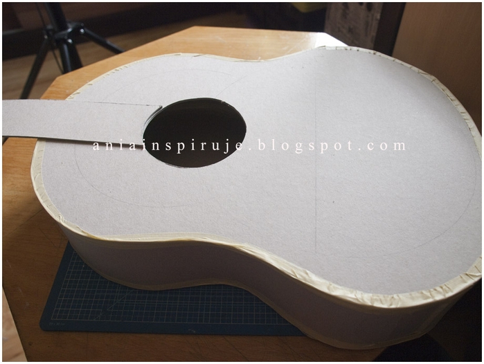 Создание гитары из картона. Мастер-класс (8) (700x526, 205Kb)