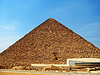 Пирамиды в пустыне Египта в Гизе 